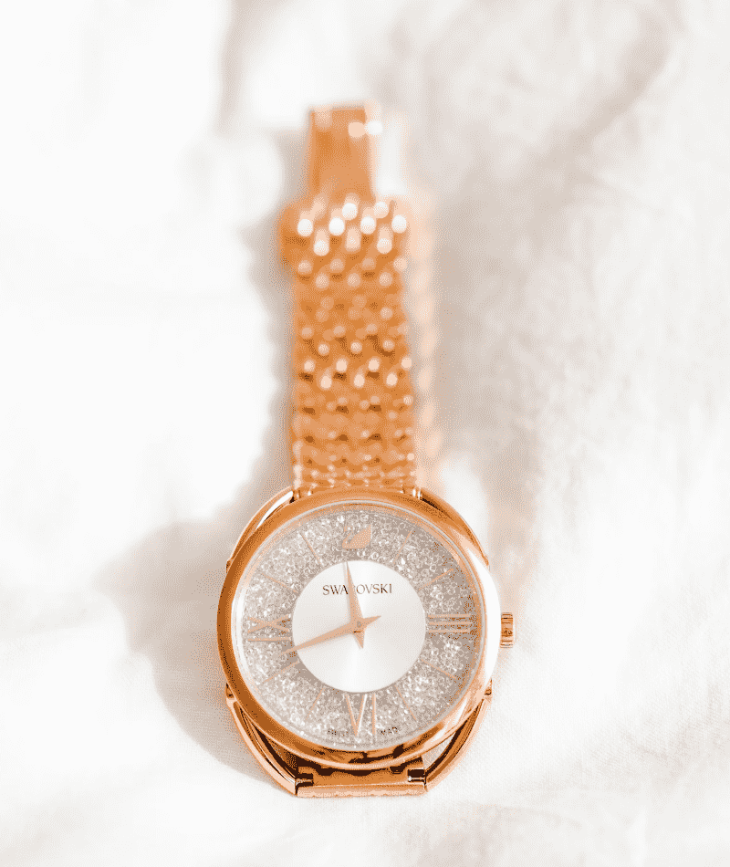 Golden Watch with Diamond-Studded Face